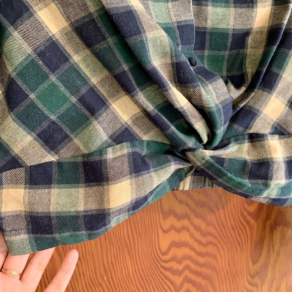 🛎 2/$20!! CUTE Cropped Flannel - Picture 4 of 5